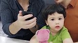 老外老公不去当演员真的是演艺圈的一大损失啊