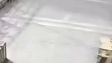 广东韶关：一辆面包车坠河，车上10人全部遇难