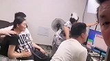 大衣哥朱之文儿媳陈亚男刚过门的时候，和小伟是多么的恩爱！