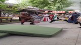 电视剧里公子哥集市闹事武打戏是这样拍的