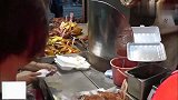 香港美食：香港街边烧腊摊，师傅不戴手套，顾客大叫“斩料”