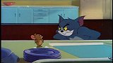 猫和老鼠：汤姆太惨了，不就是踢了小白鼠一脚，家都被炸成废墟了