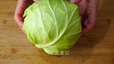 手撕包菜有人焯水，有人过油，都错了，原来饭店大厨是这样做的