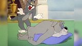 猫和老鼠：汤姆太难了，都伤成这样了，还得哄狗哥睡觉