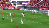 第15分钟斯特拉斯堡球员阿若克射门
