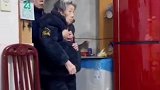 62岁的老儿子，伺候两个92岁的爹妈