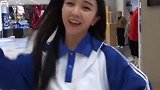 这位姑娘穿校服好清纯，跳起舞来更撩人，网友我等你十年