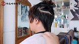 大脸庞剪一款超短发 反而显脸小时尚减龄 几缕刘海贴着额头好看