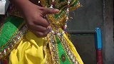 印度“象头男孩”，从小长相奇特，却被当地人视为神童