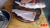 饭店做鱼在烹煮前，要经过几步处理，鱼肉才会细嫩爽滑