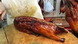 这家的烧腊店，开一整只烧鹅，为一碗烧鹅腿汤粉
