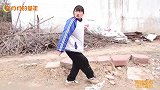 短剧：月月套路小舅吃糖，没想小舅竟然粘到了牙，结局太搞笑了