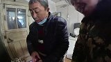 找了瓦匠，准备贴砖