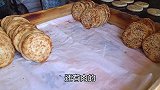今天领大家打卡山东的传统特色小吃火烧，与烧饼大同小异，很好吃