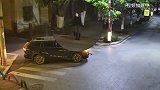 男子与女友吵架酒后开车连撞10次电线杆，电线杆：我招谁惹谁了？
