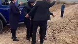 百岁老人去老伴坟前探望愿望就是走后能和老伴葬在一起