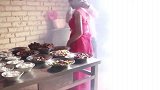 广西农村一帅哥结婚，带着新娘拜祭祖屋时下大雨，婚纱都湿了
