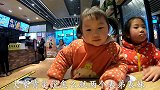 把肯德基里所有类型产品买完了，店员：你是点了一个长的单对吧