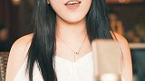 姑娘录音棚里录制了一首《少一点天分》，唱的我心里怪怪的