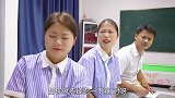 师生一起玩脚底传画，没想大家一点默契也没有，笑脸竟变成苹果？