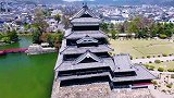 航拍日本松本城，历史相当悠久，被称为日本四座国宝级古城之一