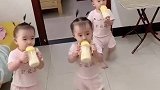 我家三千金，三胞胎姐妹吃奶大队来啦，一个比一个会扭
