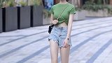 肤白貌美的小姐姐 笑起来也太甜了
