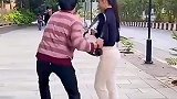 这操作我服了，结局闪了我的腰
