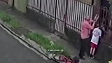 问君能有几多愁，一起车祸墙卡头！