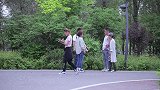 两对情侣偶遇，四人之间关系错综复杂，结局太搞笑了