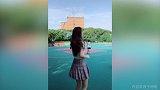 美女篮球场跳舞!还让小哥哥们怎么打篮球
