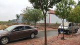 农村小伙相亲成功后，第一次给姑娘买衣服，看花了多少钱？