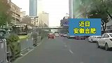 上学上班早高峰时段，家长把车停路中央送孩子上学
