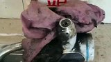 男子在厨房装了热水器，不料突然就自燃了