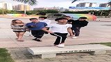 小伙只是准备打个喷嚏而已，为什么后面有这么多人