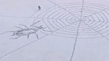 保安大叔雪地里画蜘蛛，高手在民间，这句话说的真没错