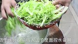 别再说苦菊不好吃了，试试与这道食材搭配，清脆爽口，酸甜开胃