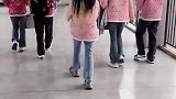 当代大学生入冬穿衣指南，又开始新一轮的整活了