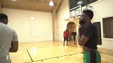 篮球-18年-持续进化！杰伦布朗跟着麦迪练习跳投-新闻