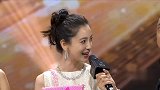 颁奖礼杨幂想牵刘亦菲的手，谁注意她的反应，网友都不带装的