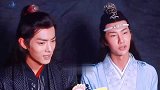 博肖谜题之为什么双人采访总是遮脸捂嘴