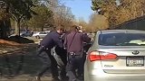 美国警察执法现场，男子拒不配合，下场惨不忍睹！