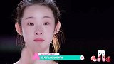 张艺凡台上紧张到拧话筒，大张伟：那个话筒再拧，头就掉了！