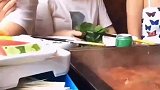 人类的疑惑行为，吃自助火锅自带食材