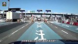 老司机高速开车都这样超车，原来这里面大有学问，新手司机请注意