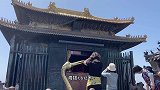 武当山金顶，里面有个长明灯几百年都没有熄灭，绕着金顶看一看