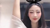 这年头，不会个绝活表演都不好意思自拍了