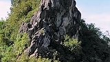 贵州大山上的奇石，是“超人”还是“酒醉的蝴蝶”