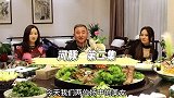 两位扬中美女请客，吃人均300元的特色河豚火锅，还有河豚馄饨