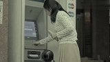 为什么总喜欢让客户在ATM机上取钱，看完后才知道背后的猫腻！